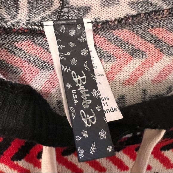 Bubble B Snowflake Pattern Hoodie size 2XL Red, Black, Cream - Picture 7 of 8